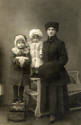 Maria Celestyna (od lewej) z siostr Janin i matk Wacaw Pitkowsk...